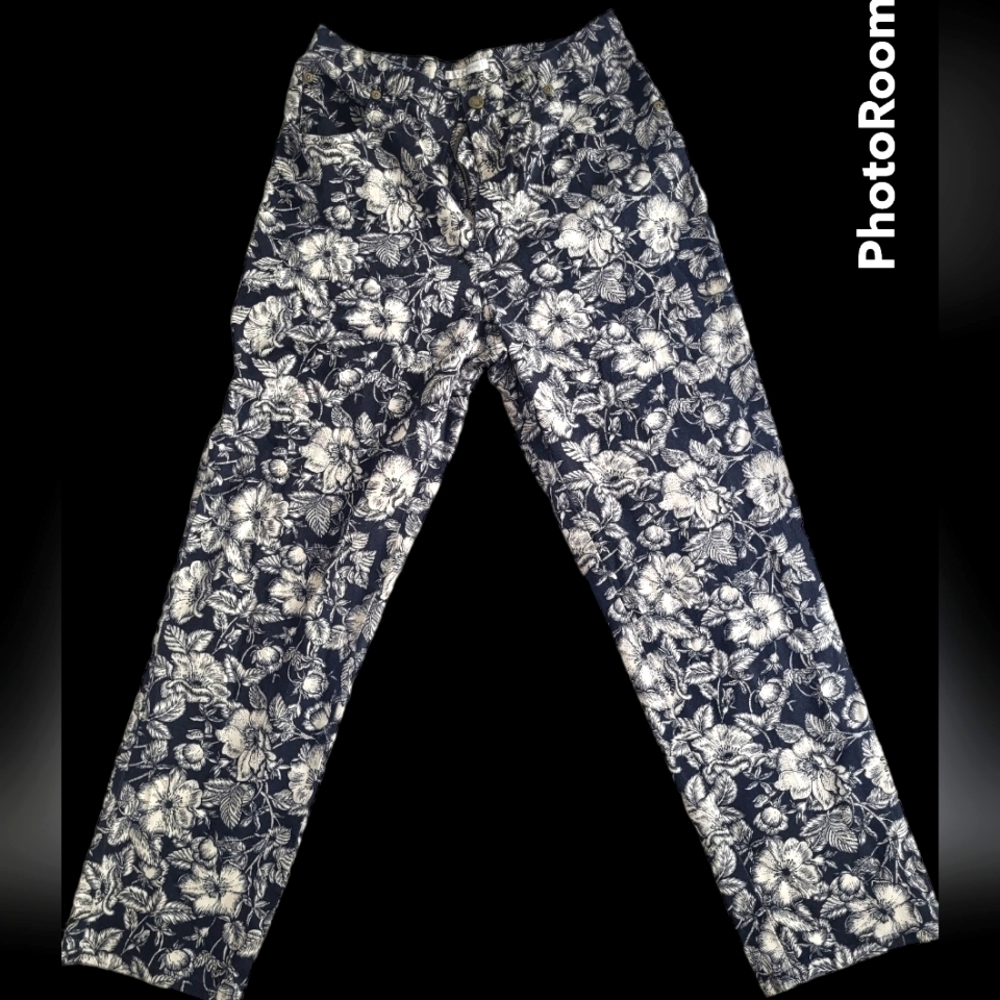 Woman's New York Jones jeans floral size 8